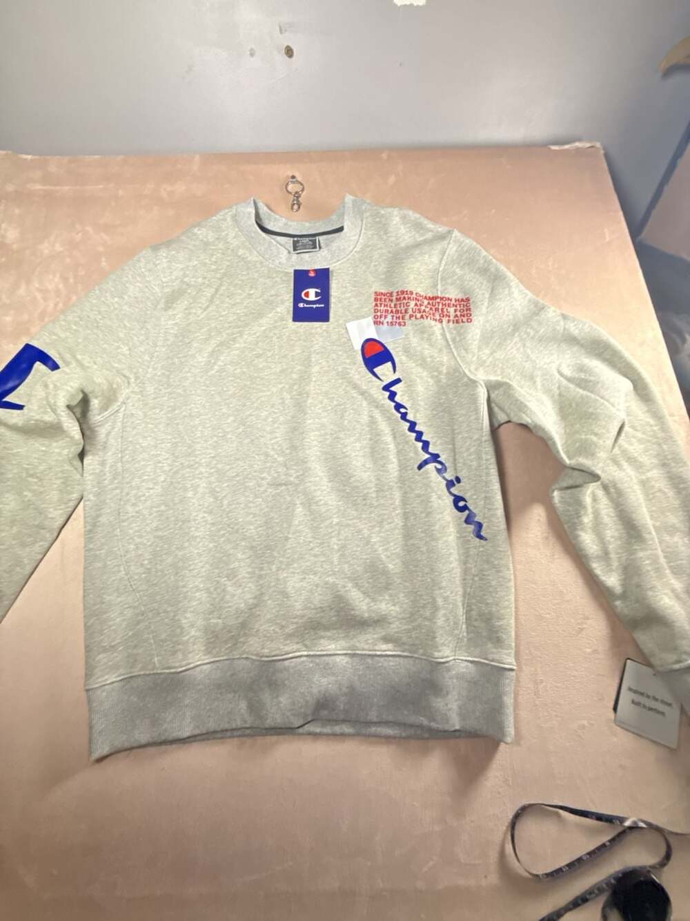NWT Champion super fleece Crewneck Sweatshirt Size Large (box B3-9)